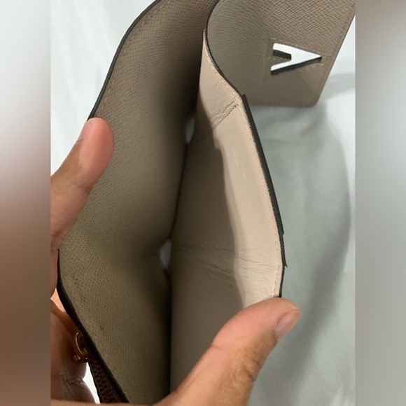 Louis Vuitton Twist Compact Wallet In Epi
leather (galet tone) - Picture 10 of 16